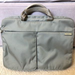 Incase apple air/ iPad case with handle 13”